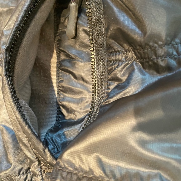 Cabela’s Lightweight Puffer/Windbreaker Black Jacket with Magenta Trim! Medium! - Picture 9 of 15